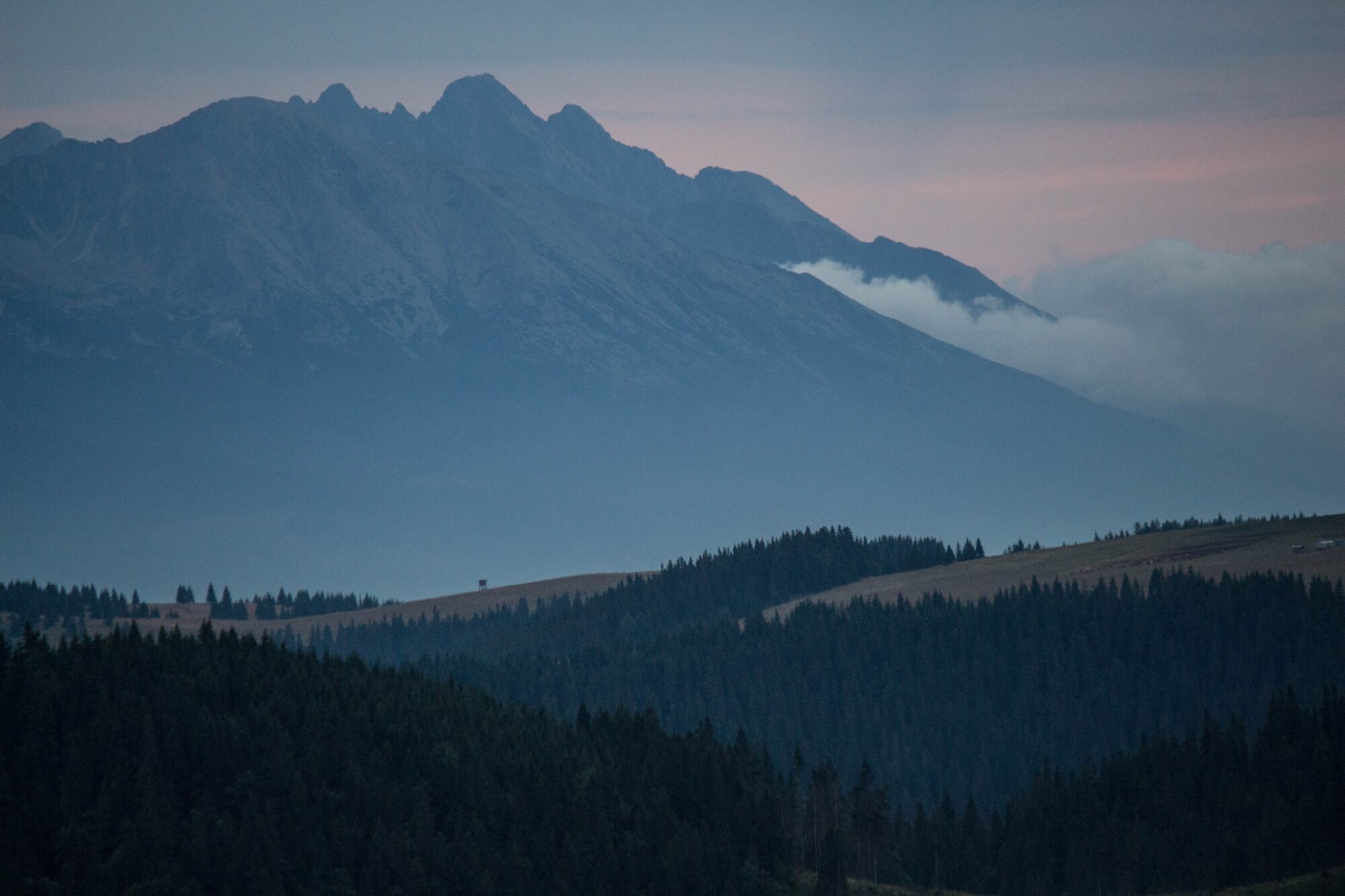 Výhled na Vysoké Tatry od útulny Andrejcová v Nízkých Tatrách, Slovensko © Anna Jirásková
